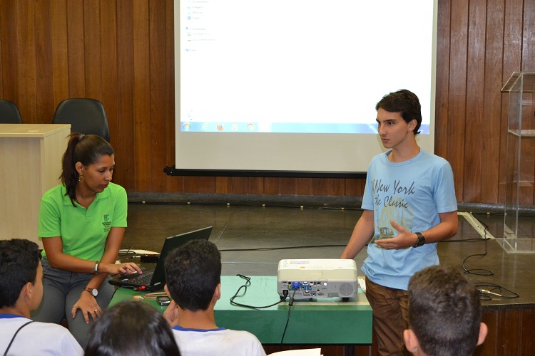 Antonio foi aluno da escola Pedro Gomes e hoje cursa Telecomunicações no IFG